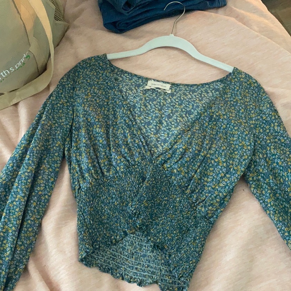 urban outfitters shirt size small